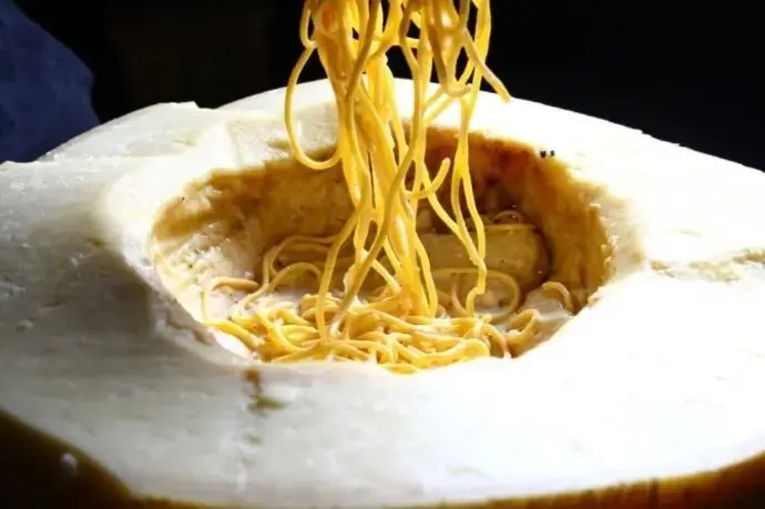 pâte dans la meule animation culinaire en salle hiver traiteur mariage anniversaire entreprise